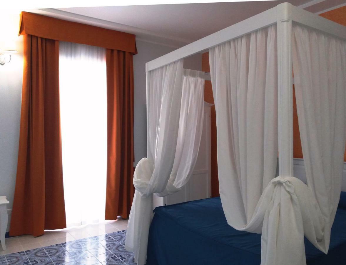 Odysseus Hotel 리파리 외부 사진