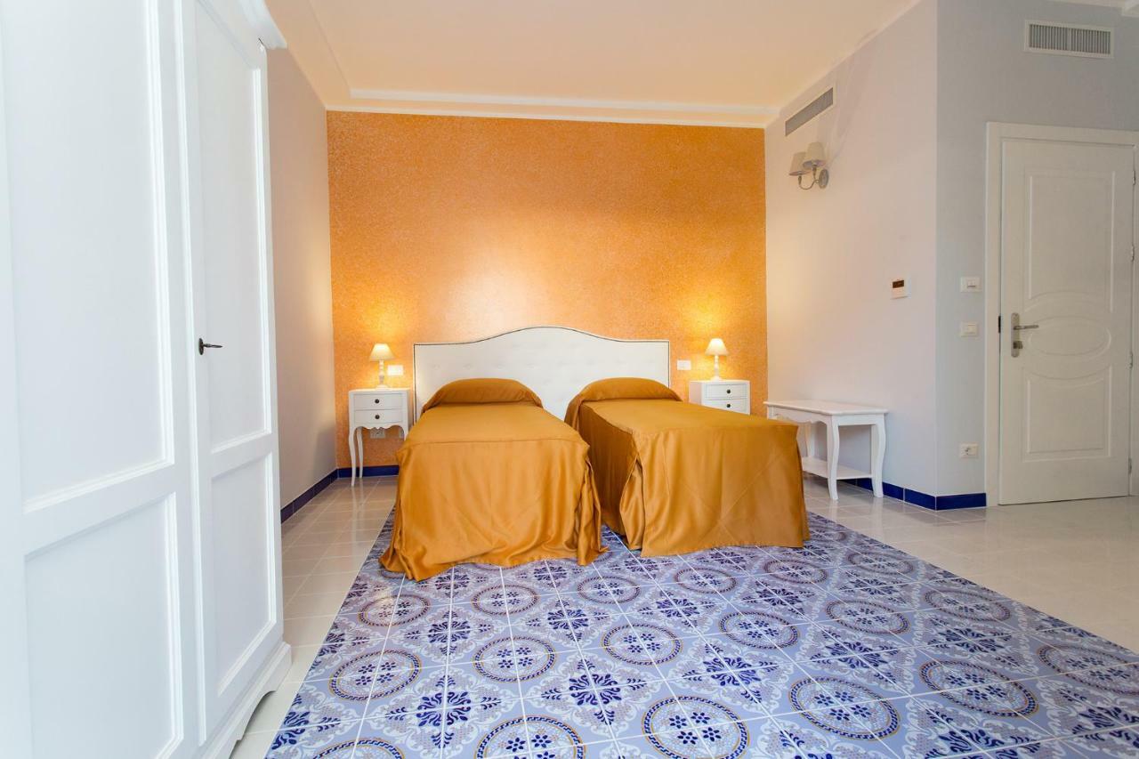 Odysseus Hotel 리파리 외부 사진